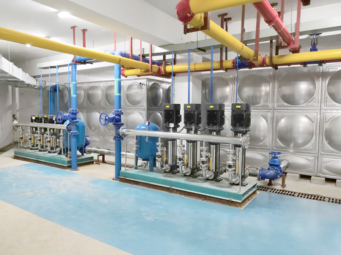 中央華城小區(qū)生活變頻供水成套設(shè)備