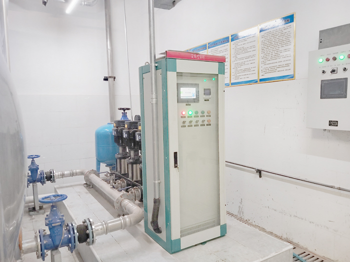 新華國(guó)際酒店格蘭富生活變頻恒壓供水泵組成套設(shè)備