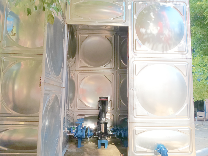 武漢市第三十九中學(xué)戶外一體化不銹鋼箱式變頻供水成套設(shè)備